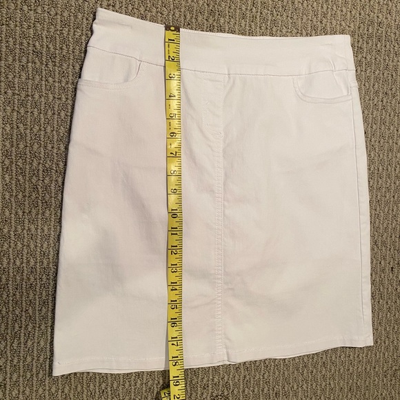Slimsation 19” Skort in White - Picture 7 of 7